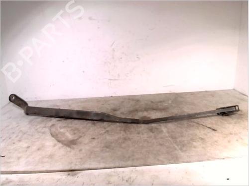 Used Front windshield wiper arm PEUGEOT BOXER Bus (244, Z_) 2.8 HDi (128 hp) 26104631