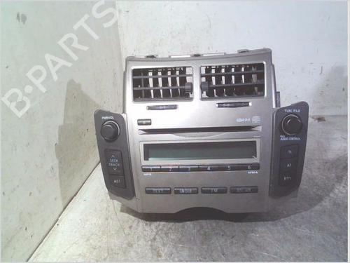 Bilradio TOYOTA YARIS (_P9_) 1.4 D-4D (NLP90_, NLP90R) (90 hp) 29737144