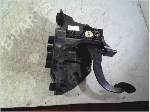 Used Break pedal RENAULT TRAFIC III Van (FG_) 1.6 dCi 95 (FGMJ, FGMR) (95 hp) 26111442