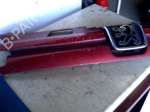 Used Grille PEUGEOT 306 Hatchback (7A, 7C, N3, N5) 1.4 (75 hp) 32206049