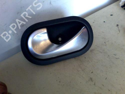 Venstre fortil invendig håndtag RENAULT SCÉNIC II (JM0/1_) 1.6 (JM0C, JM0J, JM1B) (113 hp) 32861570