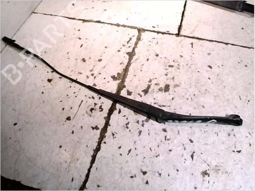 Used Front windshield wiper arm FIAT GRANDE PUNTO (199_) 1.3 D Multijet (75 hp) 26104512