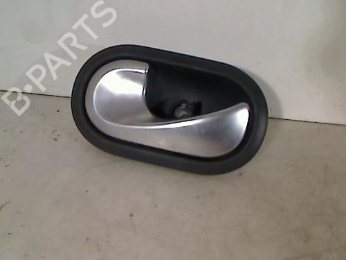 Used Front left interior door handle RENAULT SCÉNIC II (JM0/1_) 1.9 dCi (JM0G, JM12, JM1G, JM2C) (120 hp) 26069433