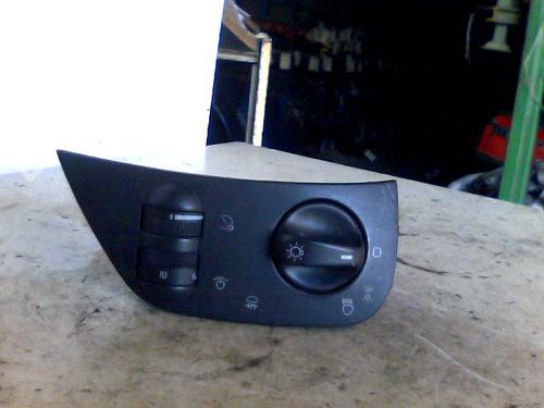 Used Headlight switch VW POLO III (6N1) 64 1.9 D (64 hp) 26063549