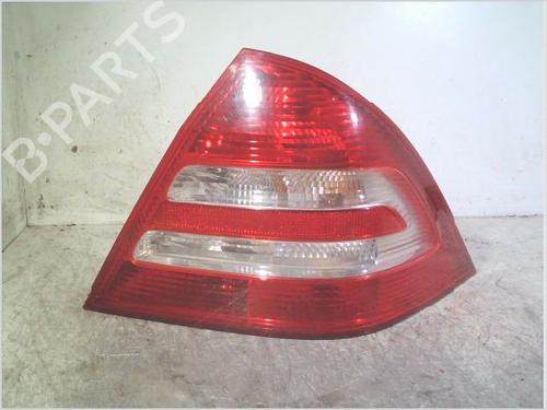 Used Right taillight Right taillight MERCEDES-BENZ C-CLASS (W203) C 320 CDI (203.020) (224 hp) 33800817 33800817
