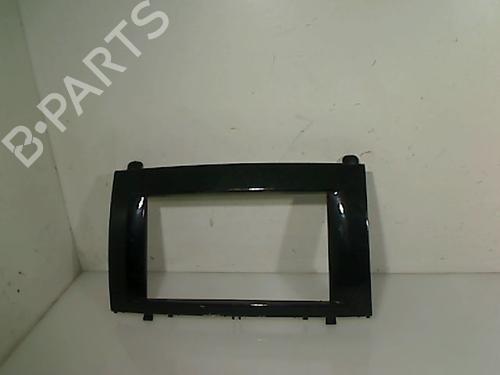Used Middle console PEUGEOT 407 (6D_) 1.6 HDi 110 (6D9HZC, 6D9HYC) (109 hp) 26072905