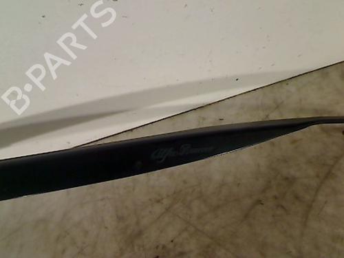 Used Front windshield wiper arm ALFA ROMEO 147 (937_) 1.6 16V T.SPARK (937.AXA1A, 937.AXB1A, 937.BXB1A) (120 hp) 26066462