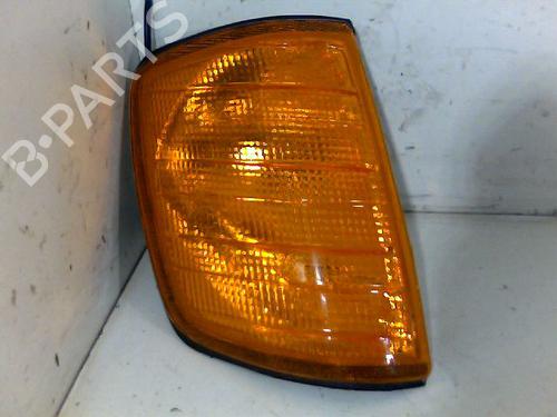 Used Right front indicator MERCEDES-BENZ 124 Saloon (W124) 250 D (124.125) (90 hp) 26072590