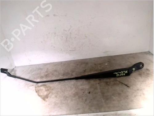 Used Front windshield wiper arm RENAULT TWINGO II (CN0_) 1.2 (CN0D) (58 hp) 26104768