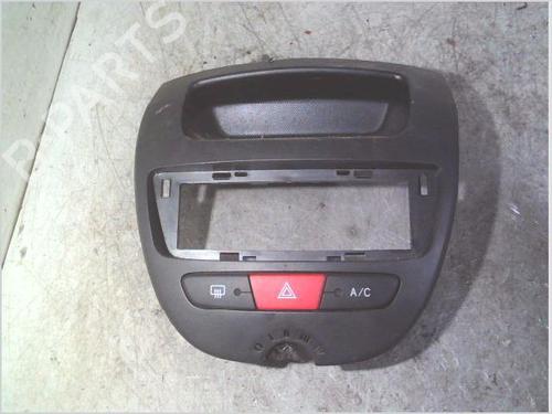 Mittelkonsole CITROËN C1 (PM_, PN_) 1.0 (68 hp) 30876595