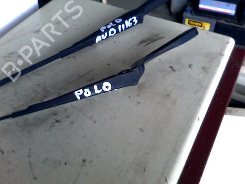 Used Front windshield wiper arm VW POLO (9N_, 9A_) 1.4 TDI (75 hp) 26084815