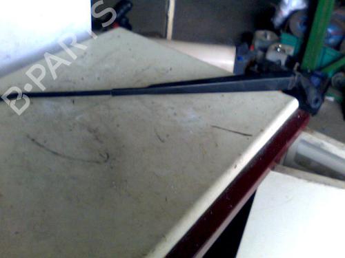Used Front windshield wiper arm CHRYSLER VOYAGER / GRAND VOYAGER III (GS_, NS_) 2.4 i (151 hp) 26059397