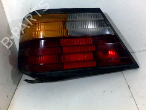 Feu arrière gauche MERCEDES-BENZ 124 Saloon (W124) 250 D (124.125) (90 hp) 26077421