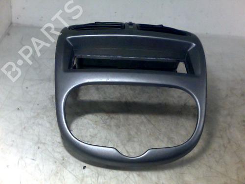 Midtkonsoll PEUGEOT 206 Hatchback (2A/C) 1.4 i (75 hp) 28323711