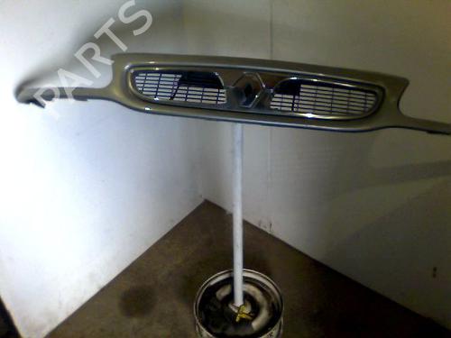 Used Grille RENAULT SAFRANE II (B54_) 2.2 dT (B54G) (113 hp) 26076439