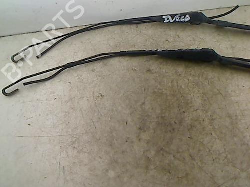 Used Front windshield wiper arm IVECO DAILY III Van 35 S 13 V,35 C 13 V (125 hp) 29576516