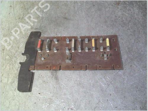 Used Fuse box RENAULT TRAFIC Bus (T_, P_, V_) 1.4 (48 hp) 27812563