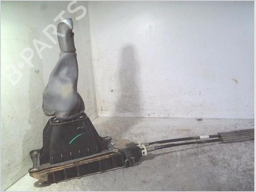 Pomello del cambio RENAULT CLIO III (BR0/1, CR0/1) 1.5 dCi (C/BR0G, C/BR1G) (68 hp) 30937077