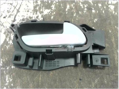 Used Rear right interior door handle Rear right interior door handle 37031270 37031270
