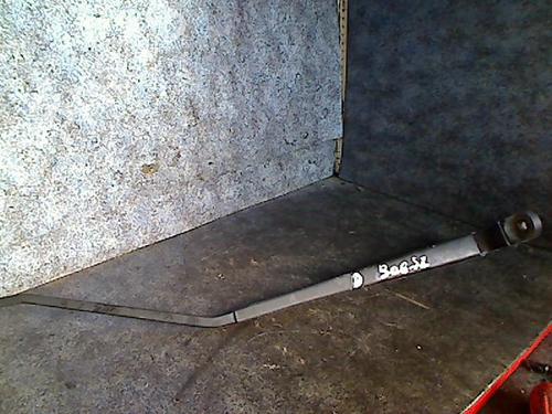 Used Front windshield wiper arm Front windshield wiper arm PEUGEOT 306 Hatchback (7A, 7C, N3, N5) 1.9 D (69 hp) 33436602 33436602