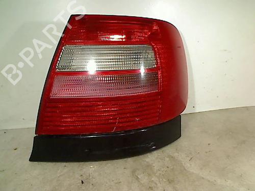 Feu arrière droit AUDI A4 B5 (8D2) 1.8 (125 hp) 31916224