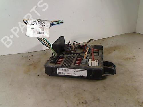 Used Fuse box RENAULT MEGANE II (BM0/1_, CM0/1_) 1.5 dCi (BM0F, BM0T, BM2B, CM0F, CM0T) (82 hp) 26070989