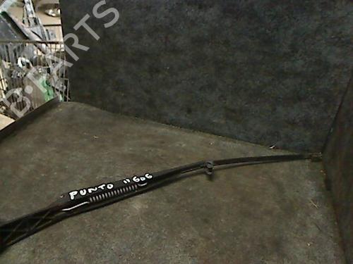 Used Front windshield wiper arm FIAT PUNTO (176_) 1.2 16V (86 hp) 29306811