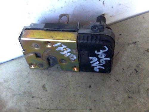 Used Front left lock PEUGEOT 306 Hatchback (7A, 7C, N3, N5) 1.9 D (69 hp) 26087419