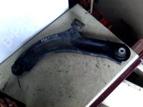 Venstre fortil bærearm NISSAN MICRA III (K12) 1.2 16V (65 hp) 29440989