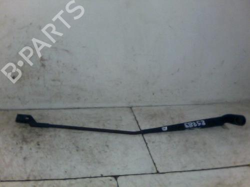 Used Front windshield wiper arm VW POLO (9N_, 9A_) 1.2 12V (69 hp) 26095457