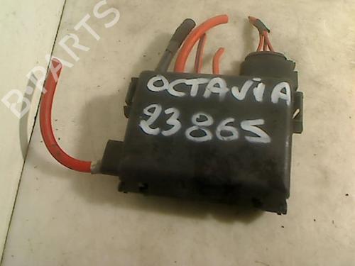 Sikringsdåse SKODA OCTAVIA I Combi (1U5) 1.9 TDI (110 hp) 26099602