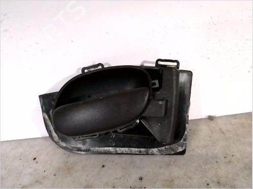 Used Front right interior door handle PEUGEOT 206 Hatchback (2A/C) 1.1 i (60 hp) 26102790