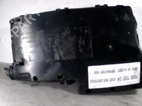 Used Fuse box VOLVO S40 II (544) 1.6 D (110 hp) 26093655