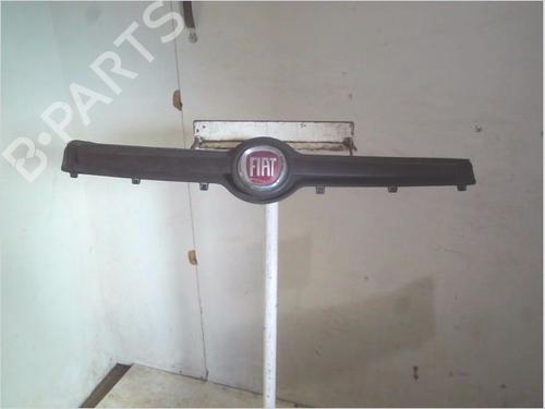 Used Grille FIAT PANDA (312_, 319_) 1.2 (312PXA1A) (69 hp) 32673150