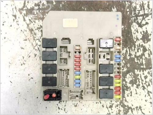 Used Fuse box RENAULT CLIO III (BR0/1, CR0/1) 1.2 16V (BR0P, CR0P) (101 hp) 32370683