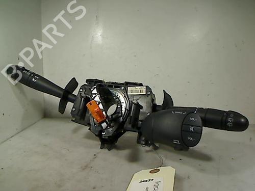 Used Steering column stalk RENAULT CLIO II (BB_, CB_) 1.2 (BB0A, BB0F, BB10, BB1K, BB28, BB2D, BB2H, CB0A,... (58 hp) 26099782