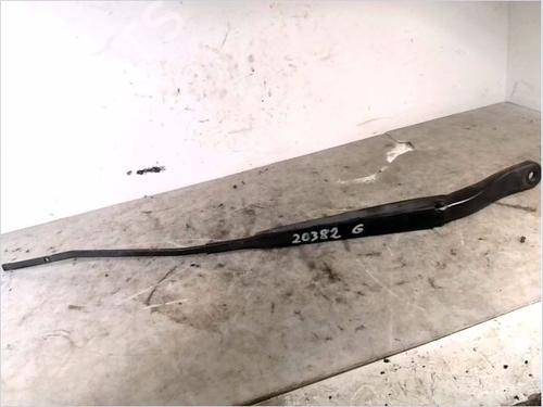 Used Front windshield wiper arm RENAULT MEGANE III Grandtour (KZ0/1) 1.5 dCi (KZ09, KZ0D, KZ1G, KZ29, KZ14, KZ1W, KZ10, KZ1F,... (110 hp) 26106477