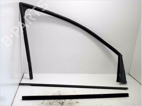 Used Rubber door seal RENAULT CLIO III (BR0/1, CR0/1) 1.5 dCi (C/BR0G, C/BR1G) (68 hp) 28725741