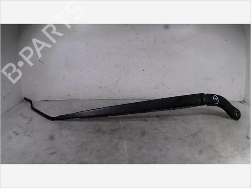 Used Front windshield wiper arm RENAULT MEGANE IV Hatchback (B9A/M/N_) 1.5 dCi 110 (B9A3) (110 hp) 26096446