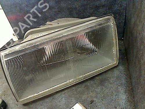Used Left headlight PEUGEOT 305 II Break (581E) 1.9 Diesel (64 hp) 31879830