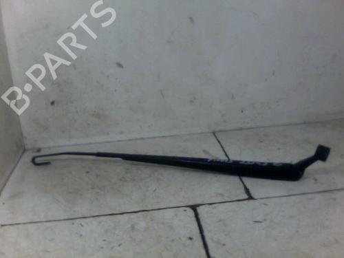 Used Front windshield wiper arm TOYOTA YARIS (_P1_) 1.4 D-4D (NLP10_, NLP10R) (75 hp) 29482602
