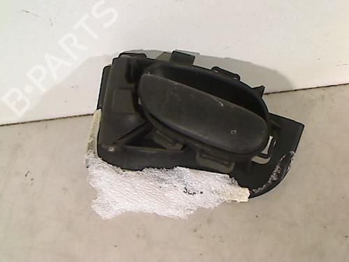 Venstre foran invendig håndtak PEUGEOT 206 Hatchback (2A/C) 2.0 HDI 90 (90 hp) 26066088