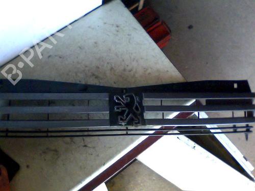 Used Grille PEUGEOT 205 I (741A/C) 1.4 (60 hp) 26118668