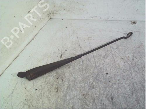 Used Front windshield wiper arm RENAULT CLIO I (B/C57_, 5/357_) 1.4 (80 hp) 26118887