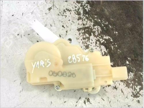Used Electronic module Electronic module TOYOTA YARIS (_P1_) 1.3 (SCP12_, SCP13_, SCP12R, SCP13R) (87 hp) 40598890 40598890