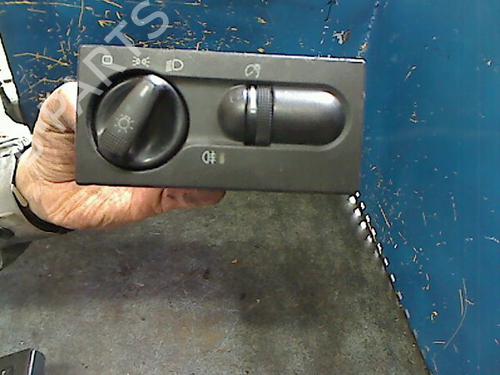 Used Headlight switch VW GOLF III (1H1) 1.9 TDI (90 hp) 29884172