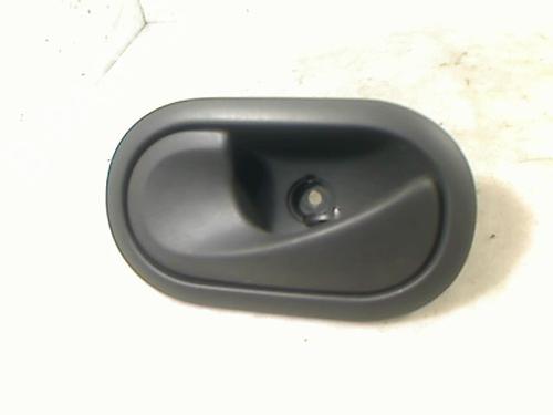 Used Front left interior door handle RENAULT CLIO III (BR0/1, CR0/1) 1.5 dCi (BR17, CR17) (86 hp) 26081659