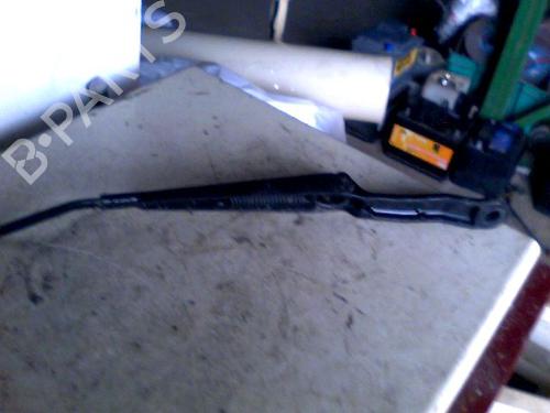 Used Front windshield wiper arm PEUGEOT 206 Hatchback (2A/C) 2.0 HDI 90 (90 hp) 26104857