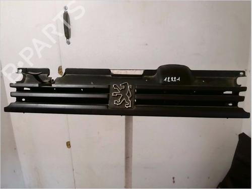 Used Grille PEUGEOT 405 I (15B) 1.9 Diesel (69 hp) 26106805
