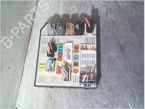 Used Fuse box Fuse box RENAULT MEGANE III Hatchback (BZ0/1_, B3_) 1.5 dCi (106 hp) 33818572 33818572